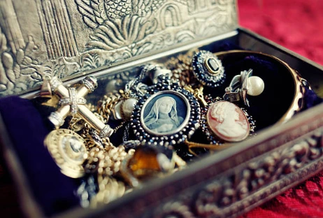 Guide to Choosing the Right Silver Type for Your Sterling Jewelry Set