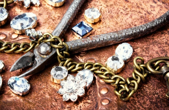 How to Choose Colorful Heavy-Work Jewelry for a Boutique Jewelry Line