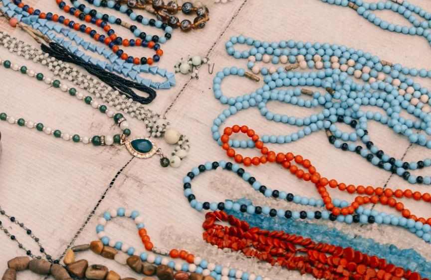 What Is the Difference Between Plastic and Glass Seed Beads? A Sourcing Guide
