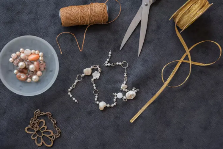 How to Source Wholesale Beaded Jewelry for a Retail Collection