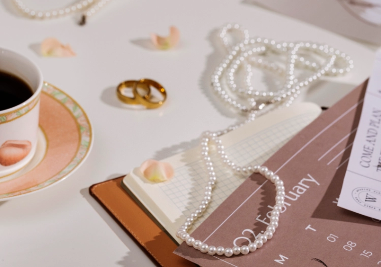 Japanese Korean Jewelry Wholesale How Low-Saturation Colors Fit Daily Outfits